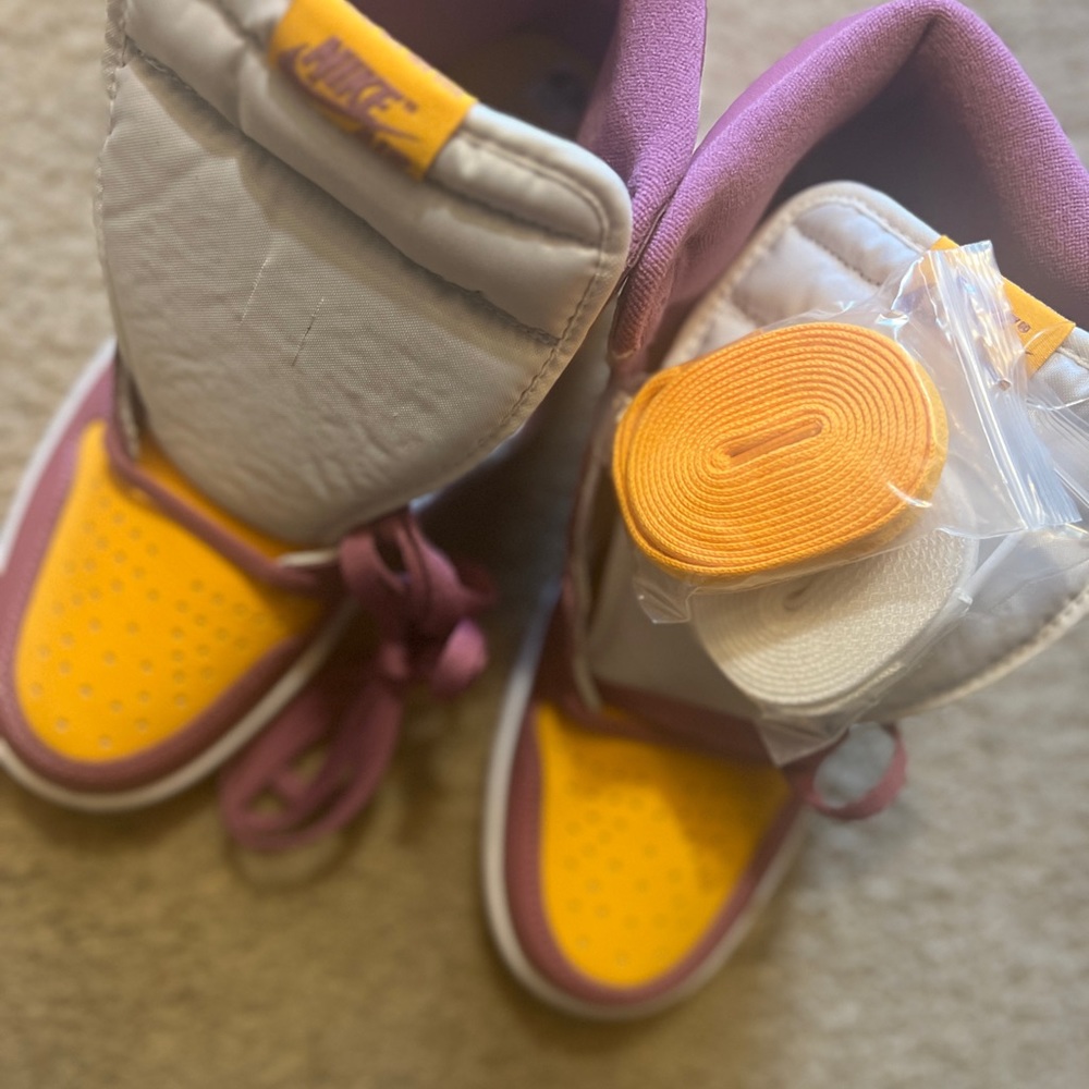 Jordan 1 University Gold - Picture 8 of 8